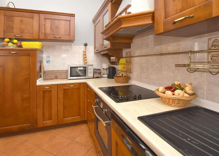 Apartment And Rooms Artina