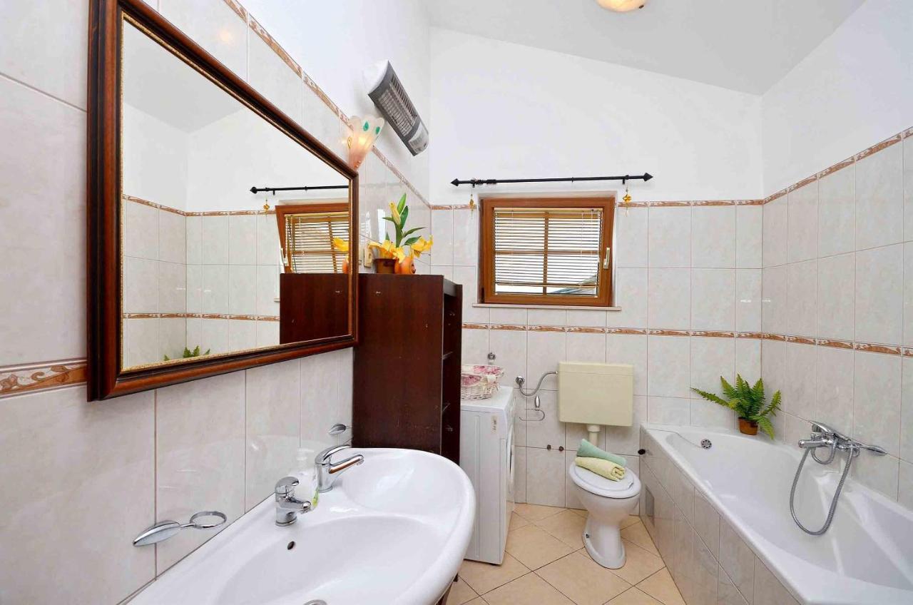 Apartment Apartment And Rooms Artina *
