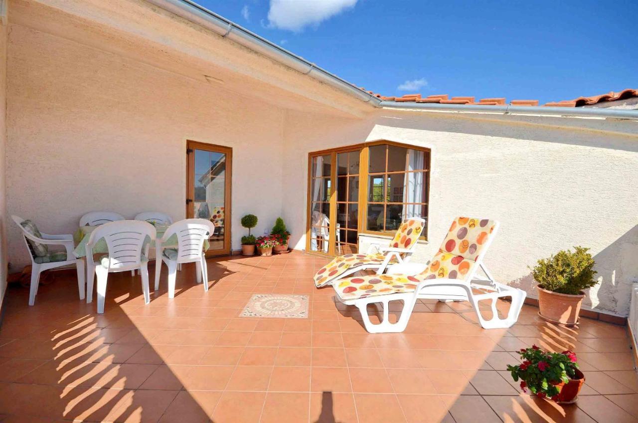 Apartment Apartment And Rooms Artina Vodice