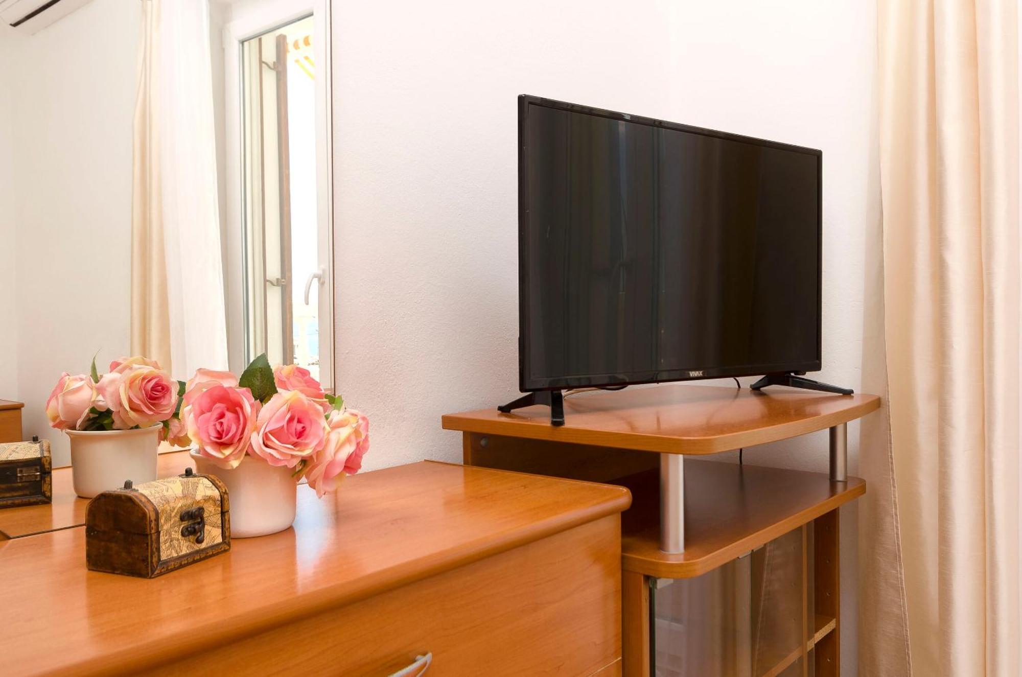 Apartment And Rooms Artina Vodice