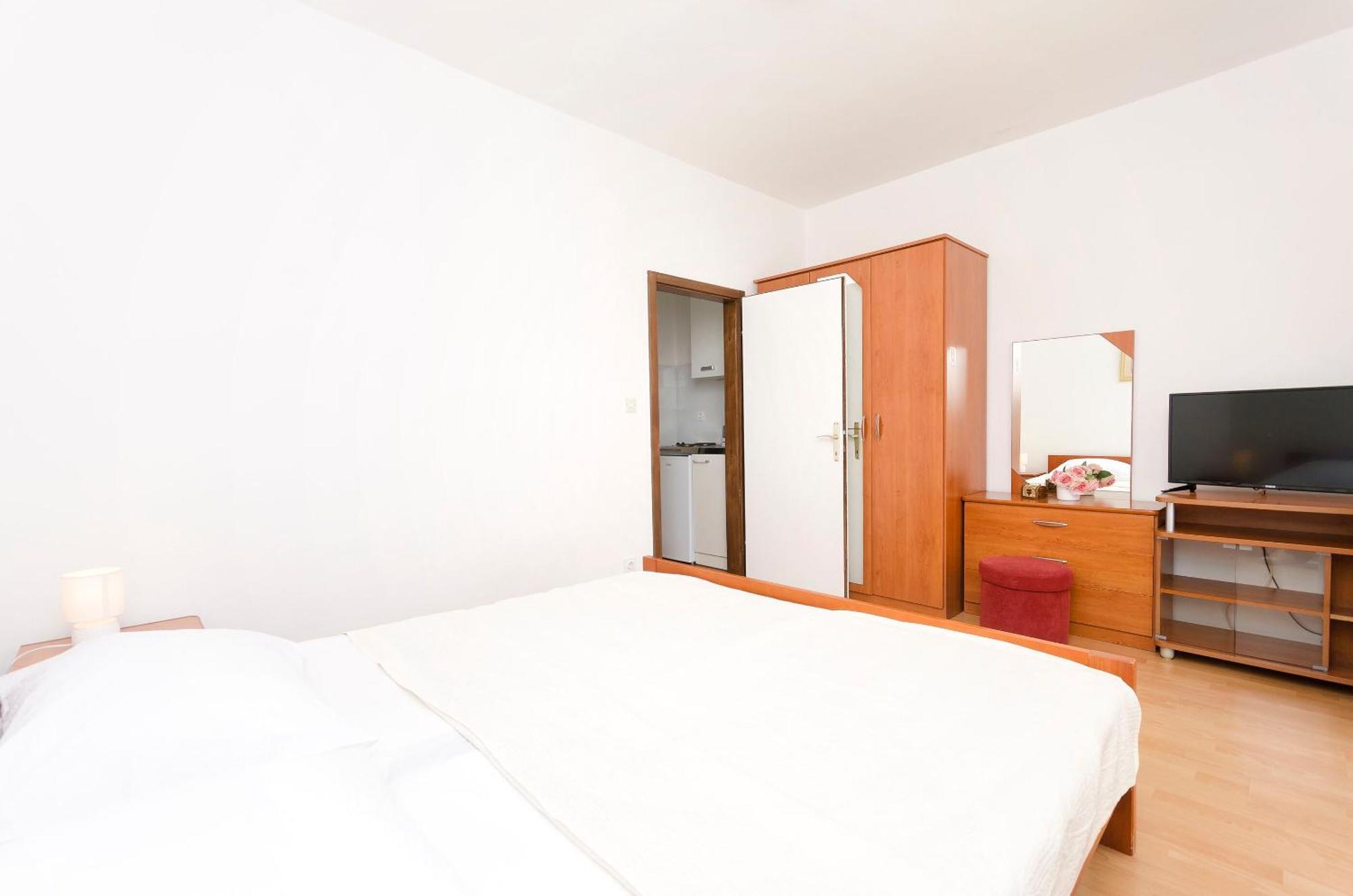 Apartment Apartment And Rooms Artina *