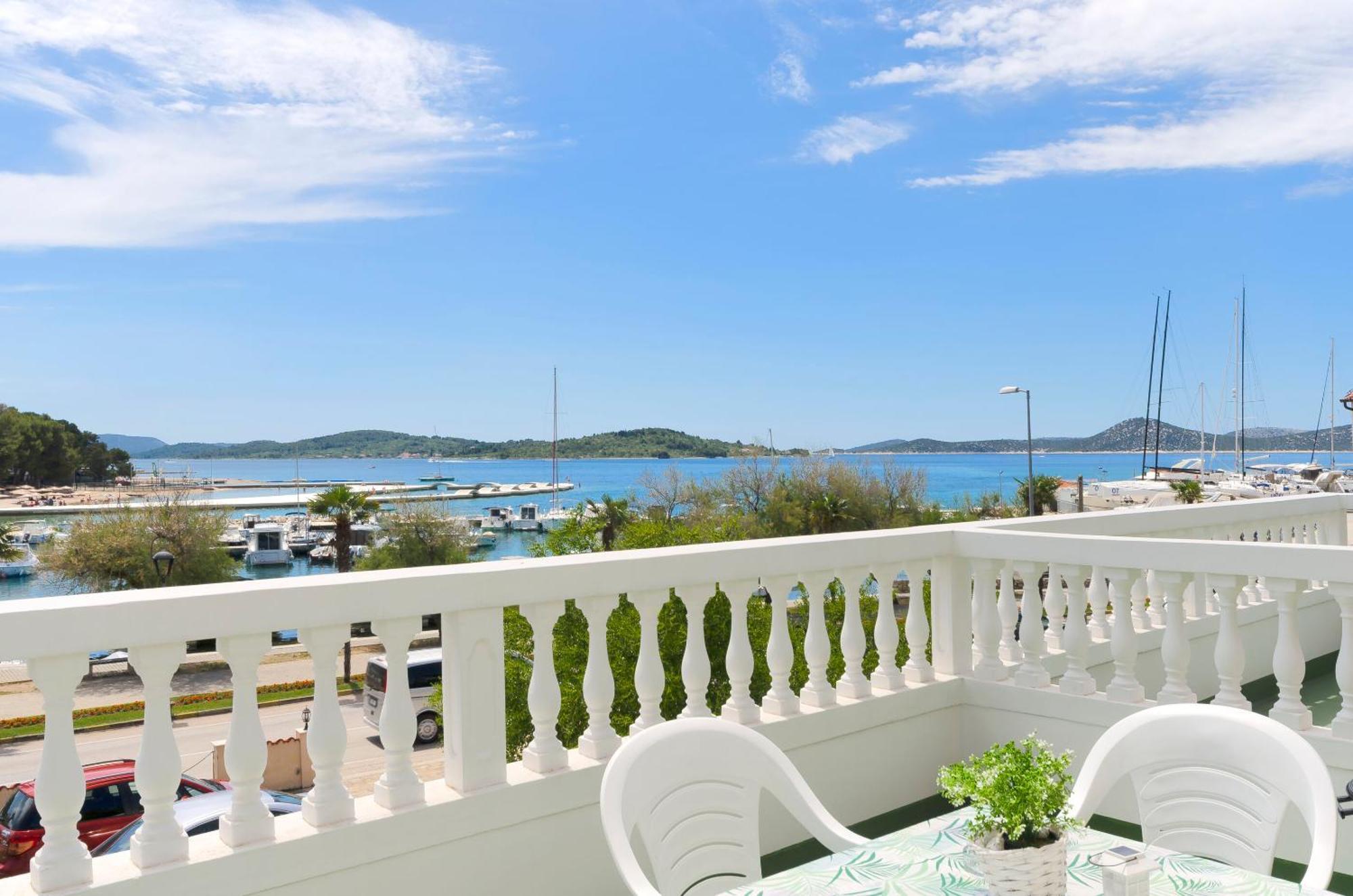 Apartment And Rooms Artina Apartment Vodice