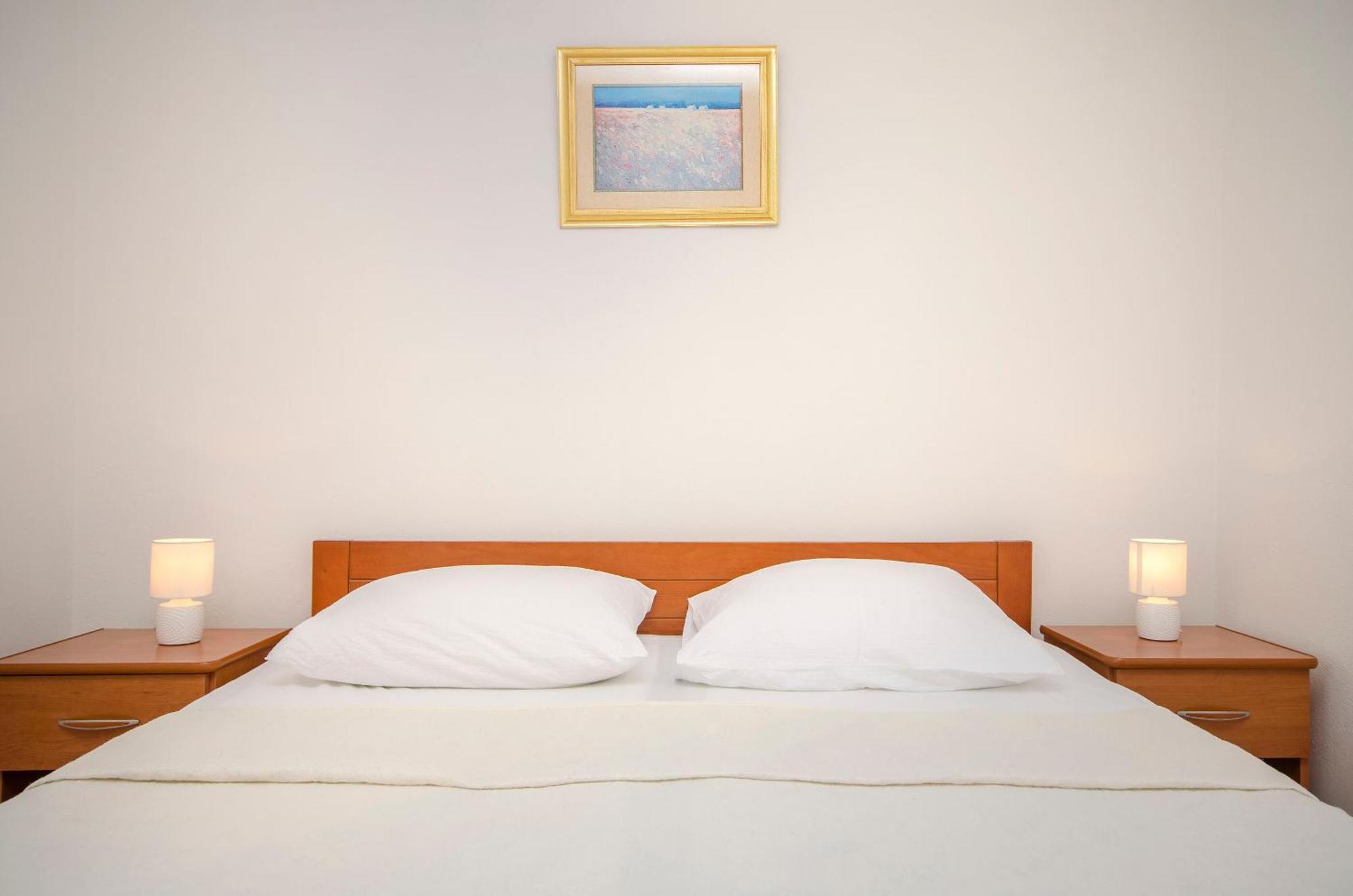 Apartment Apartment And Rooms Artina Vodice