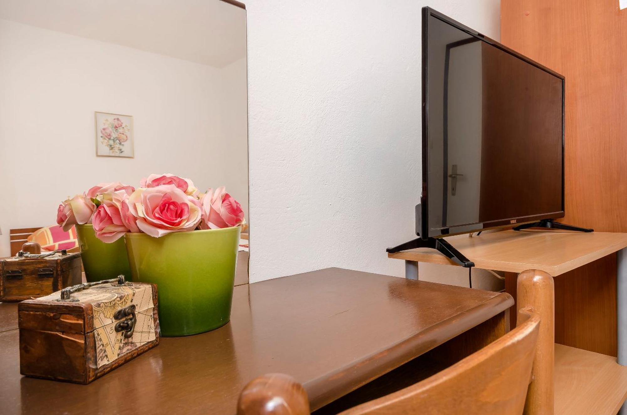 Apartment And Rooms Artina * Vodice