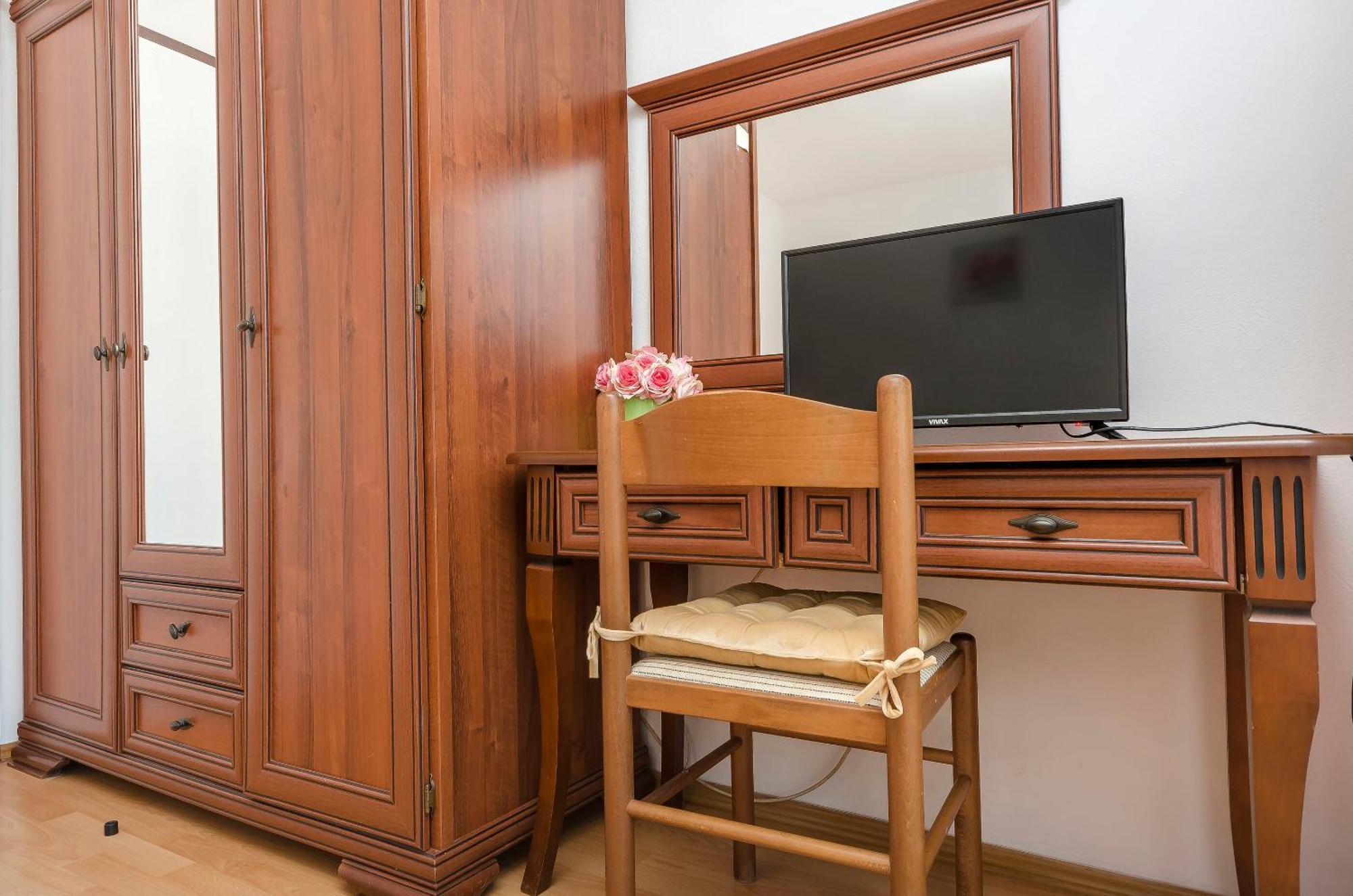 Apartment Apartment And Rooms Artina