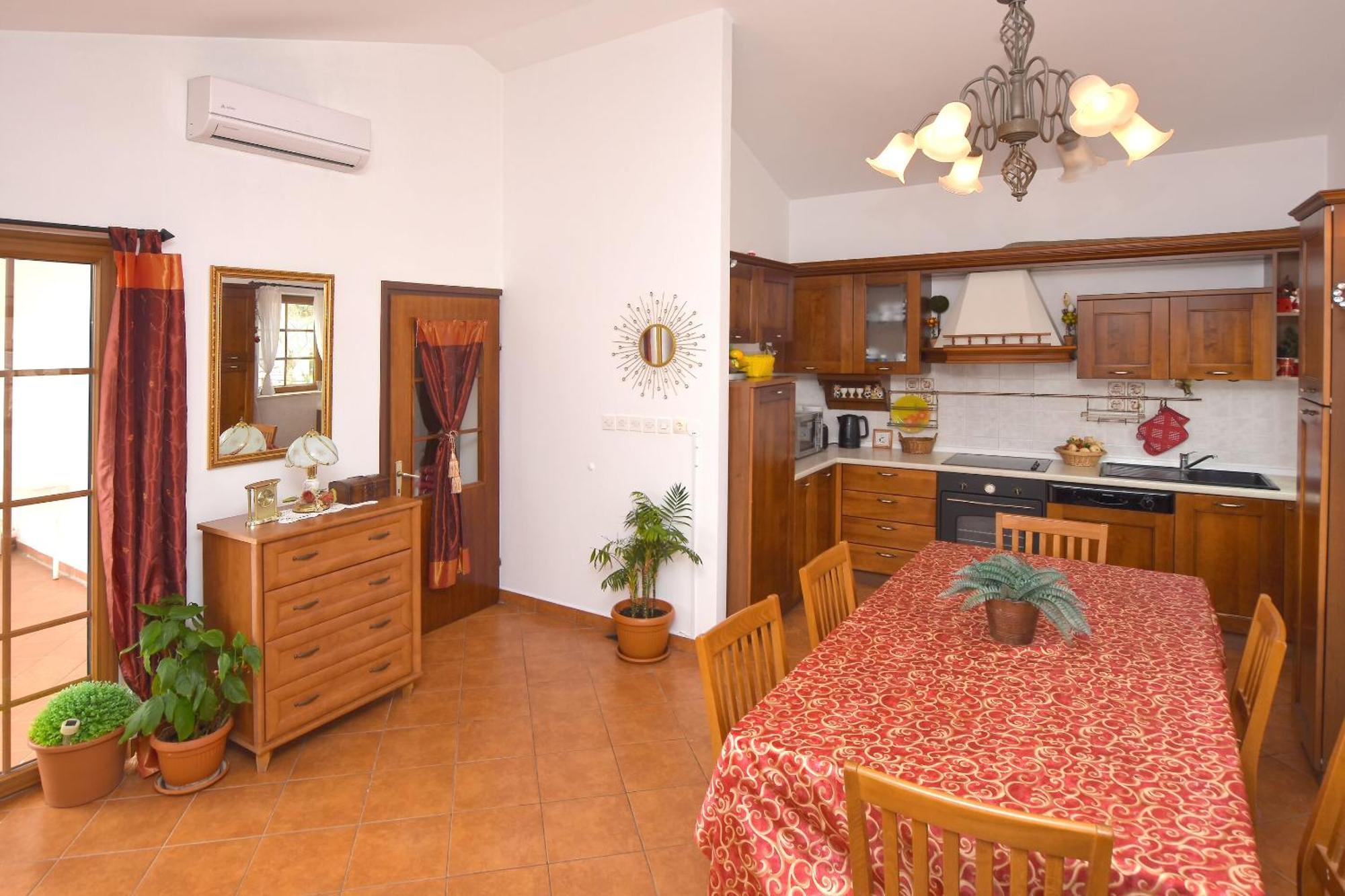 Apartment And Rooms Artina Apartment