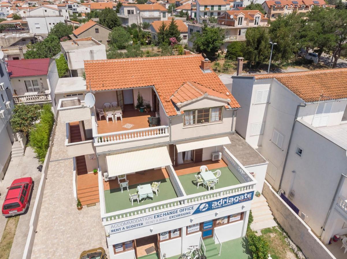 Apartment And Rooms Artina
